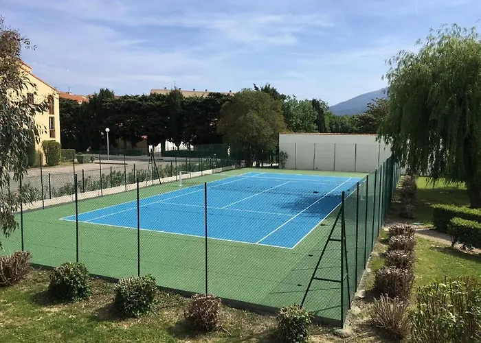 A 8 Mn A Pied Des Plages Appartement Avec Piscine Et Tennis