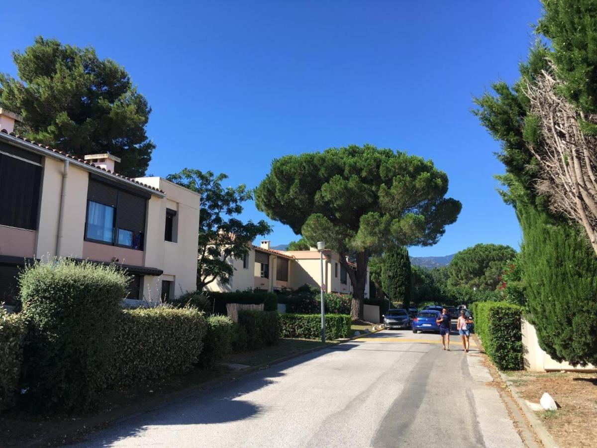 A 8 Mn A Pied Des Plages Avec Piscine Et Tennis Apartment