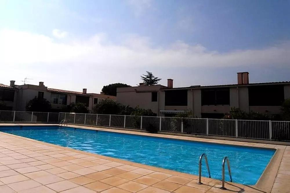 A 8 Mn A Pied Des Plages Avec Piscine Et Tennis